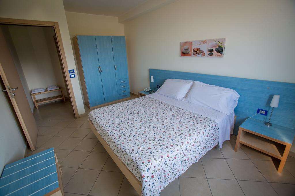 Residence Miljunka SantʼAgata di Militello Δωμάτιο φωτογραφία