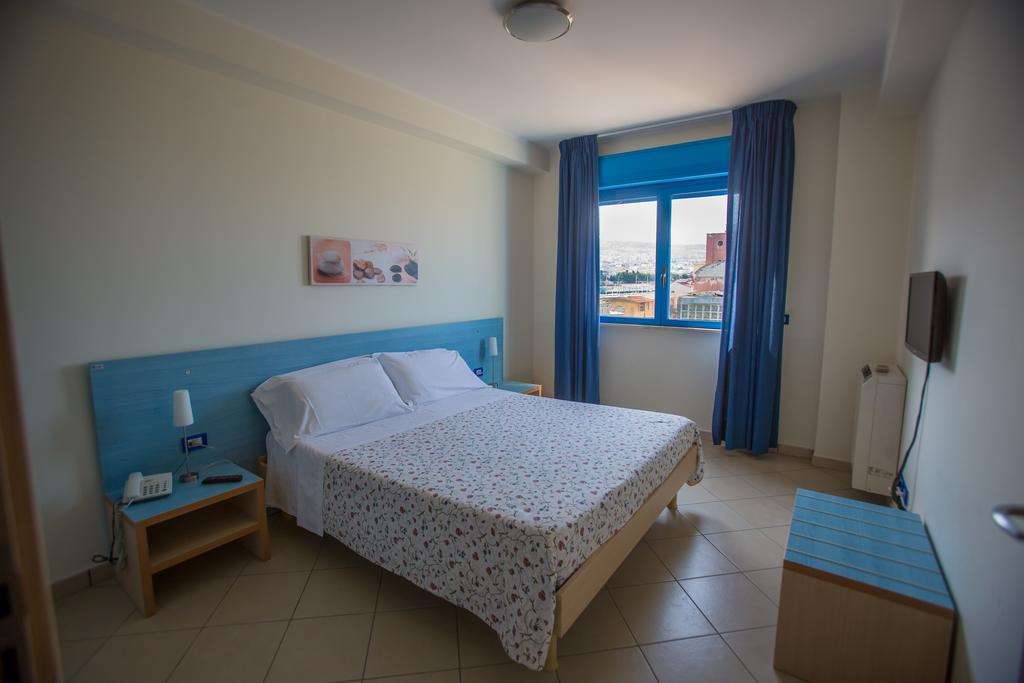 Residence Miljunka SantʼAgata di Militello Δωμάτιο φωτογραφία