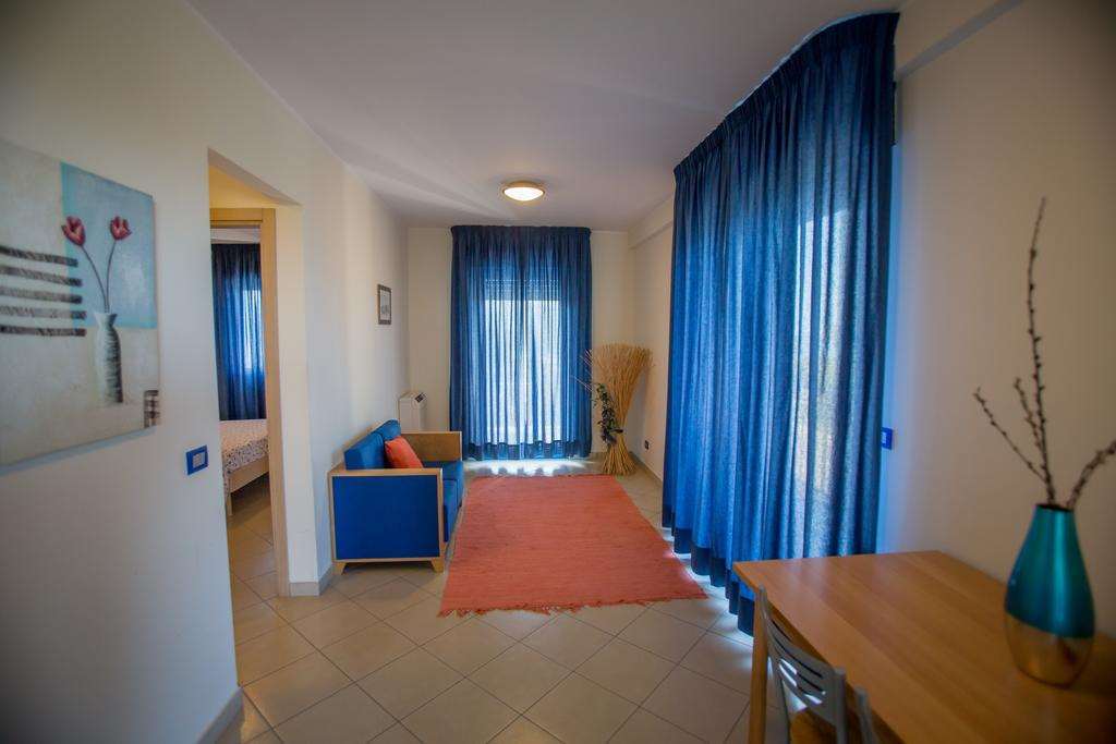 Residence Miljunka SantʼAgata di Militello Δωμάτιο φωτογραφία